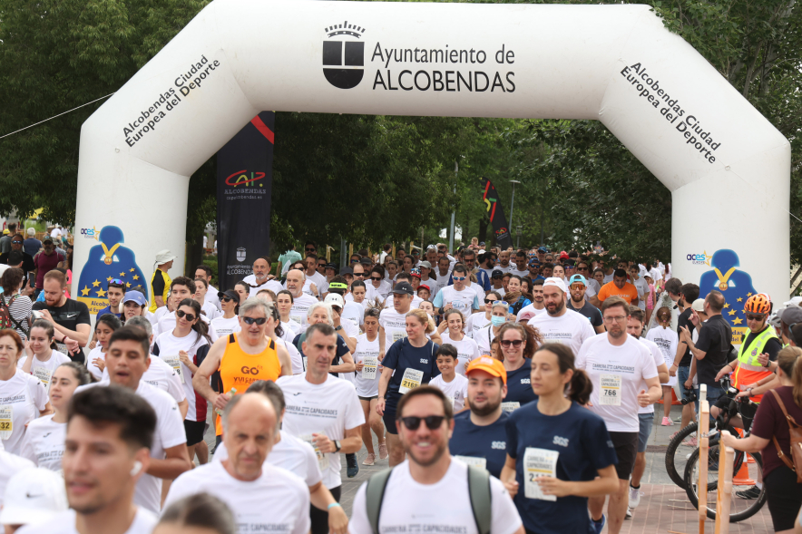 XVI Carrera de las Capacidades, participantes corriendo