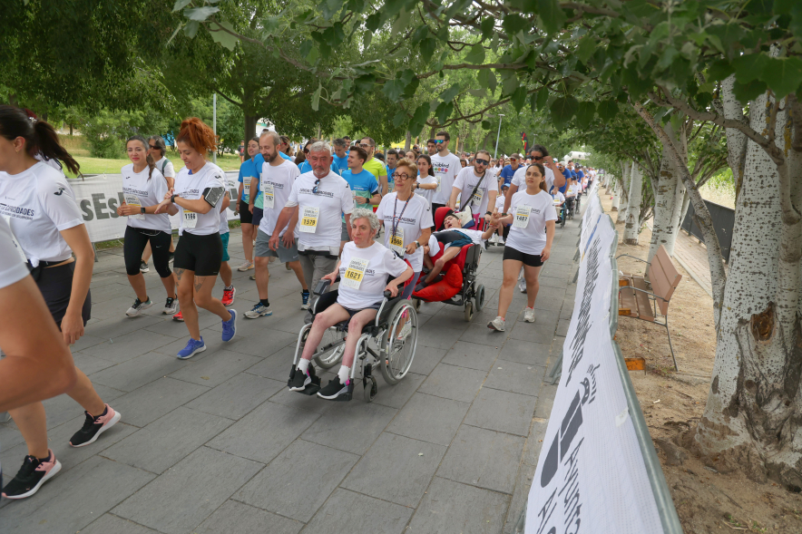 XVI Carrera de las Capacidades, participantes corriendo