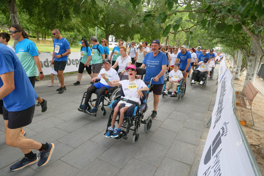 XVI Carrera de las Capacidades, participantes corriendo