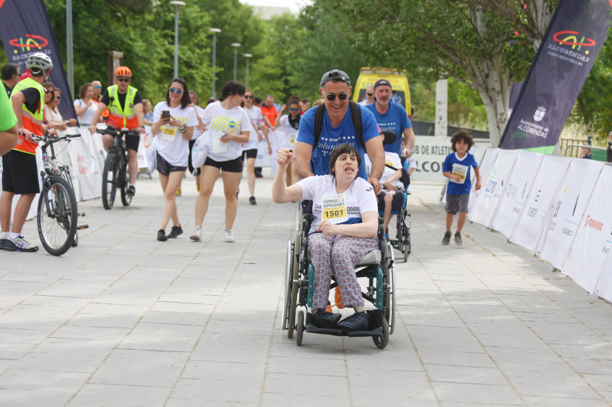 XVI Carrera de las Capacidades, participantes corriendo