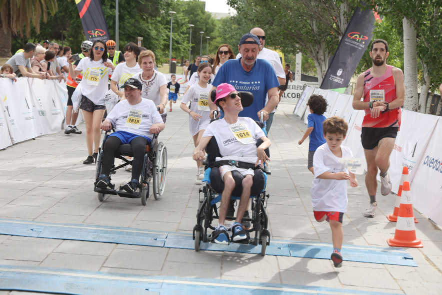 XVI Carrera de las Capacidades, participantes corriendo