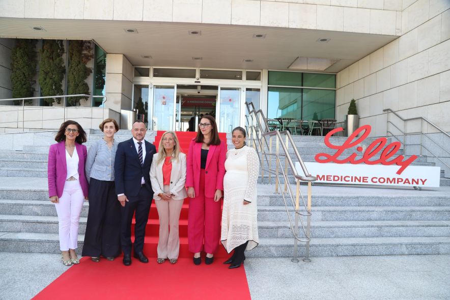 Presentación nuevo proyecto inversión de la empresa farmacéutica Lilly, foto de familia