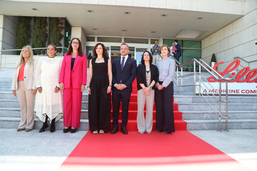 Presentación nuevo proyecto inversión de la empresa farmacéutica Lilly, foto de familia