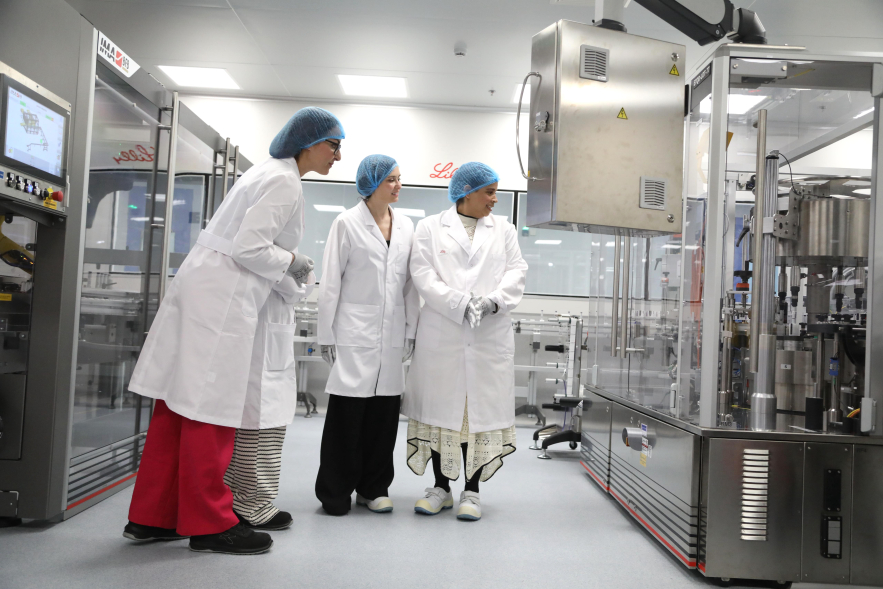 Presentación nuevo proyecto inversión de la empresa farmacéutica Lilly, visita instalaciones